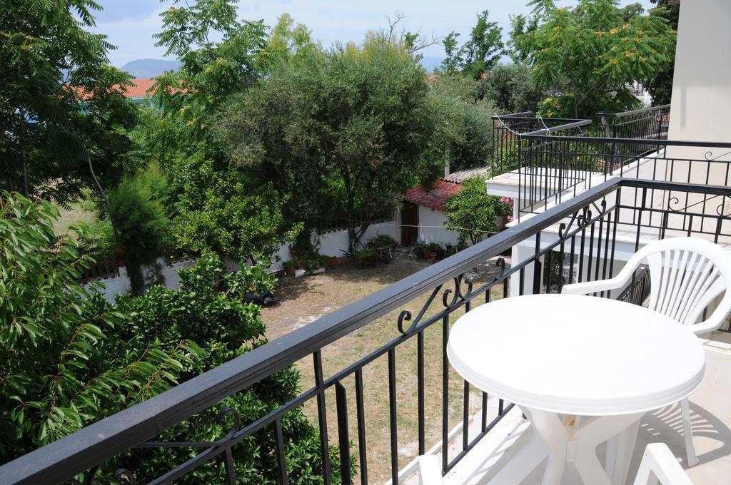 Vicky'S Garden Apartment Kalamaki  Ngoại thất bức ảnh